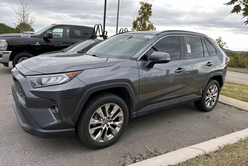 2020 Toyota RAV4 XLE Premium photo 1