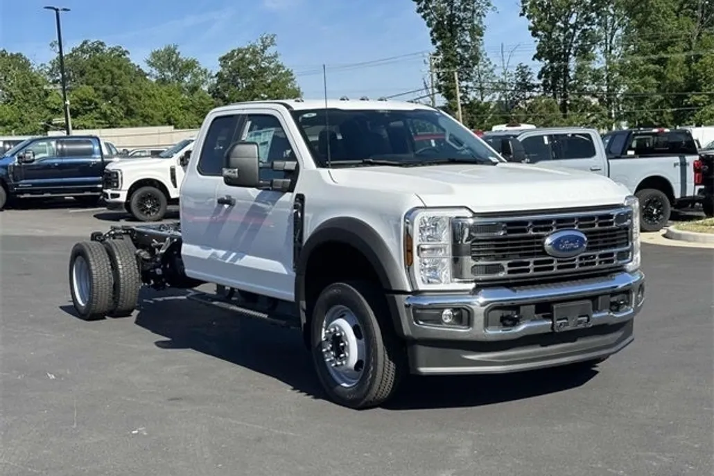 2025 Ford F-450 photo 1
