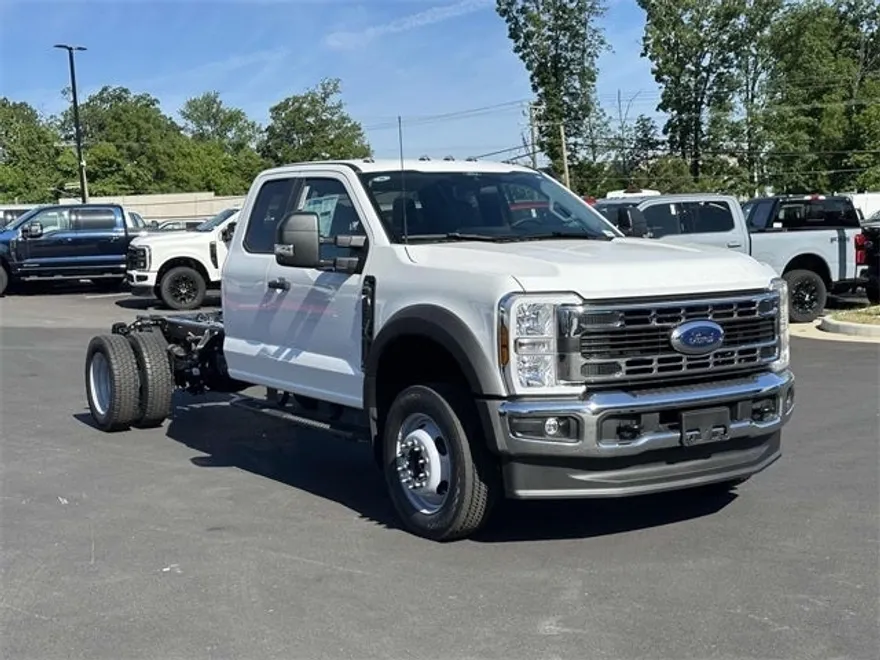 2025 Ford F-450 photo 1