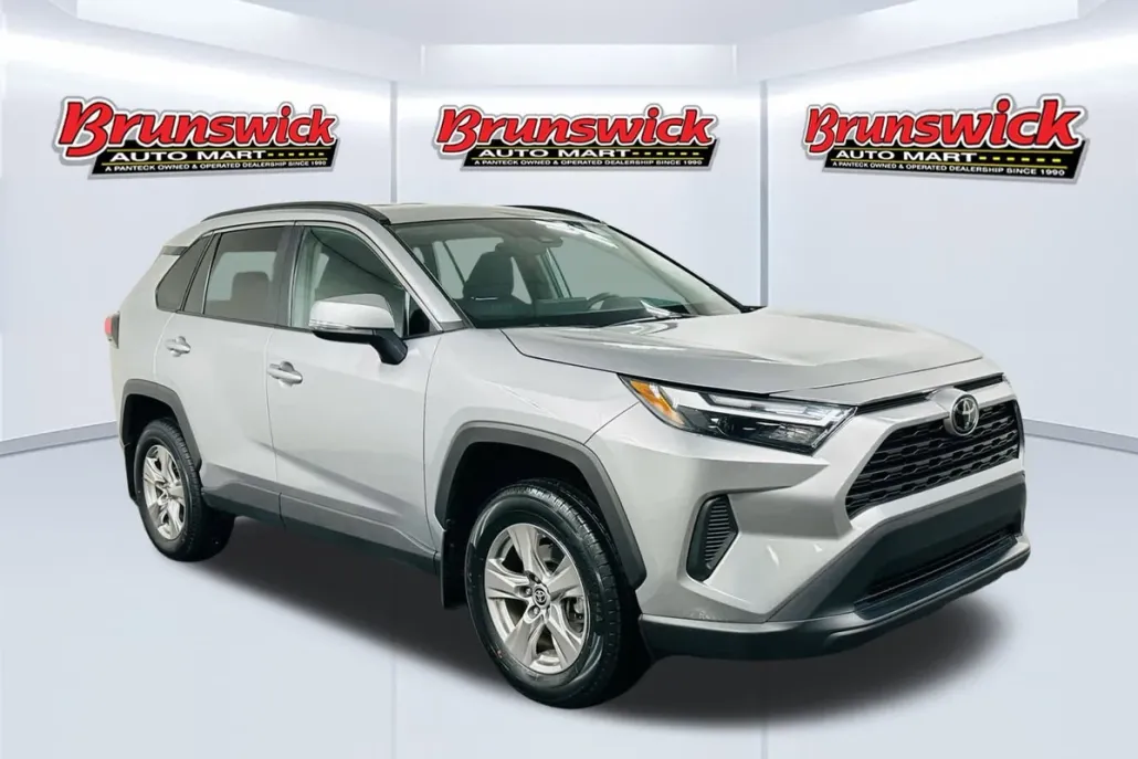 2022 Toyota RAV4 XLE photo 1