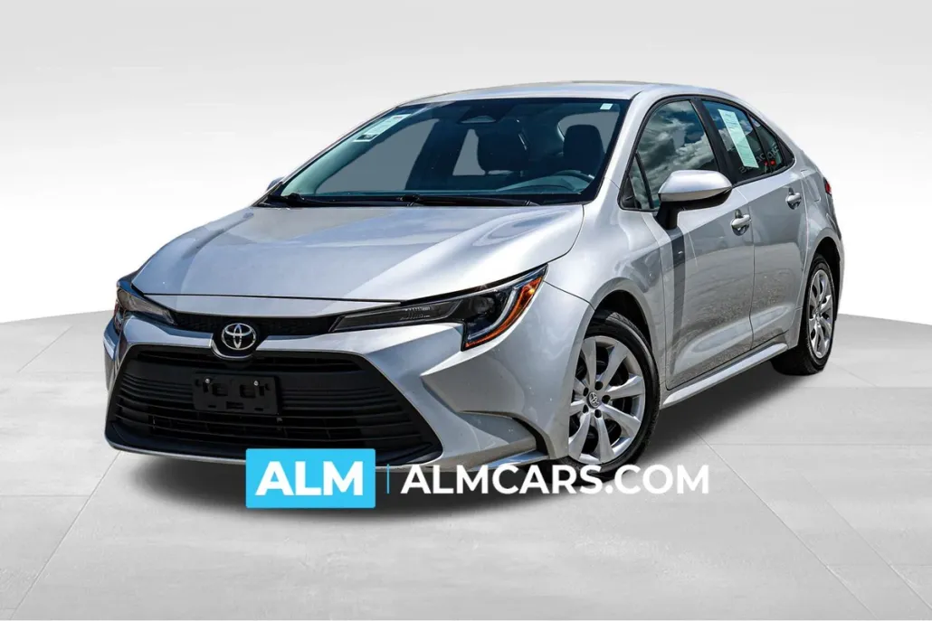 2023 Toyota Corolla LE photo 1