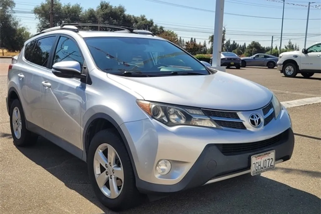 2014 Toyota RAV4 XLE photo 1