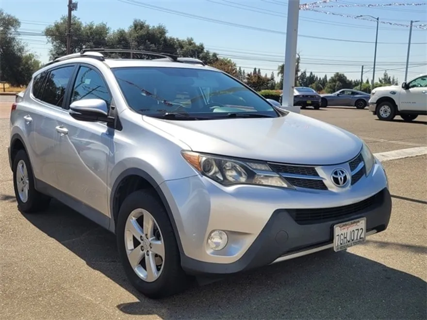 2014 Toyota RAV4 XLE photo 1