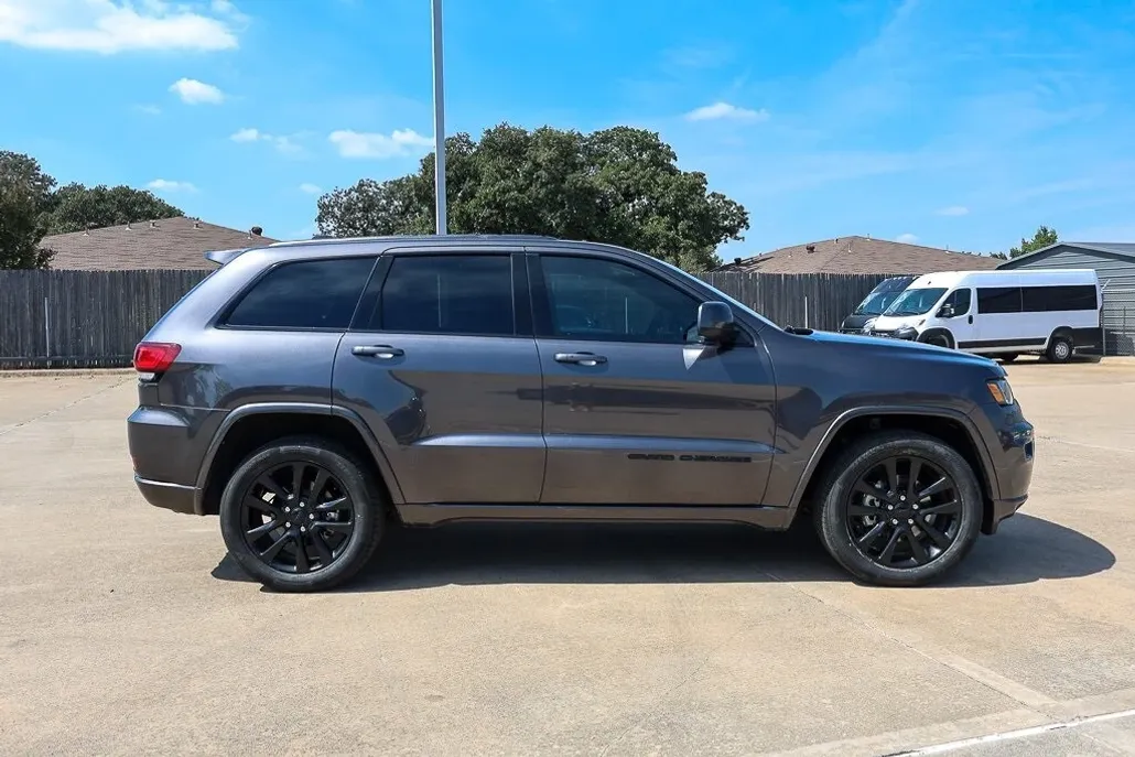 2019 Jeep Grand Cherokee Altitude photo 1