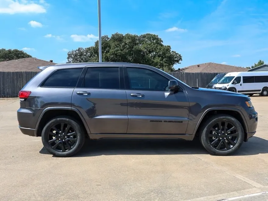 2019 Jeep Grand Cherokee Altitude photo 1