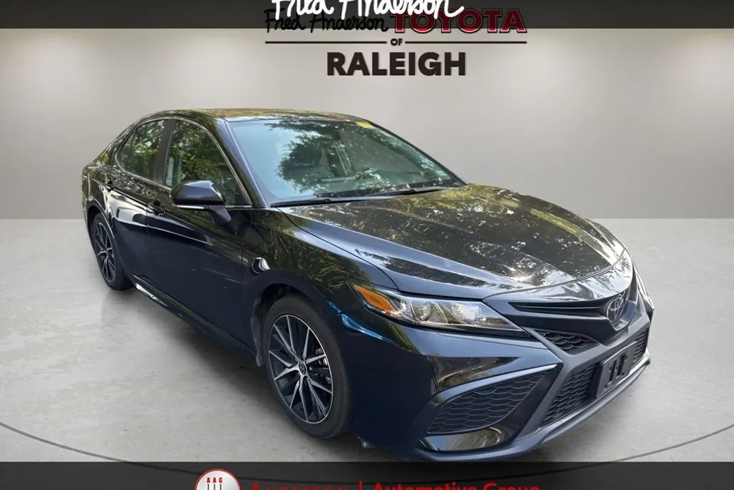 2024 Toyota Camry SE photo 1