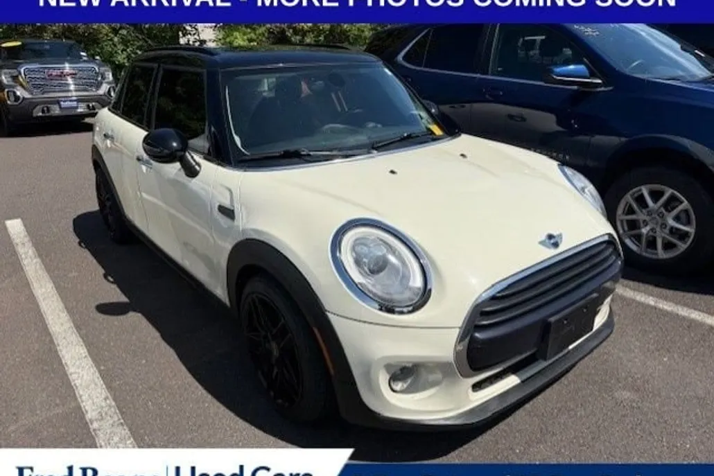 2018 Mini Cooper 4 Door Hardtop photo 1