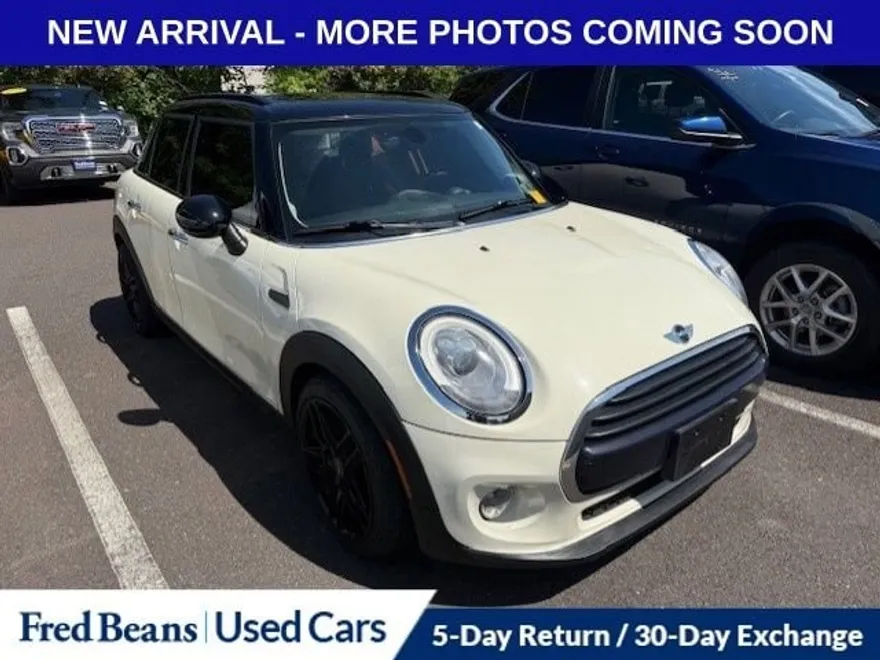 2018 Mini Cooper 4 Door Hardtop photo 1