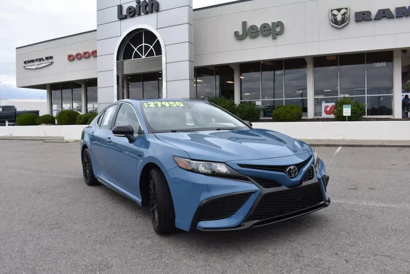 2023 Toyota Camry SE photo 1