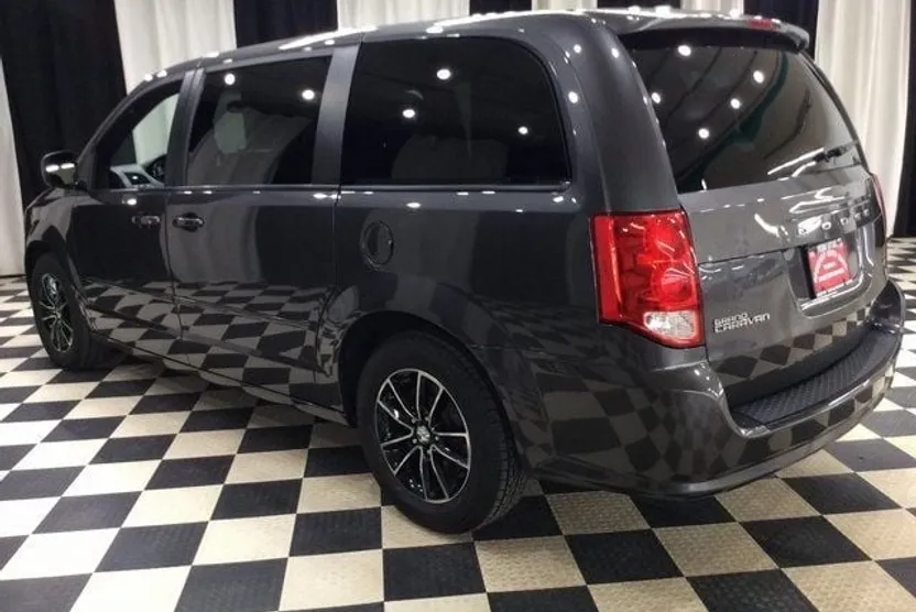 2017 Dodge Grand Caravan SE photo 1