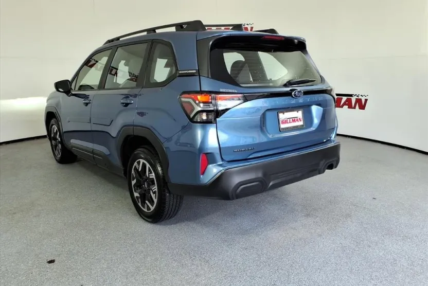 2025 Subaru Forester Base photo 1