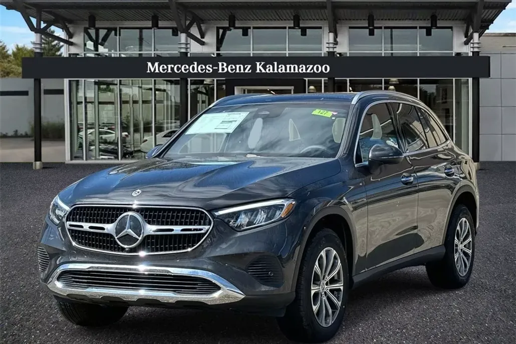 2025 Mercedes Benz GLC 300 4MATIC photo 1