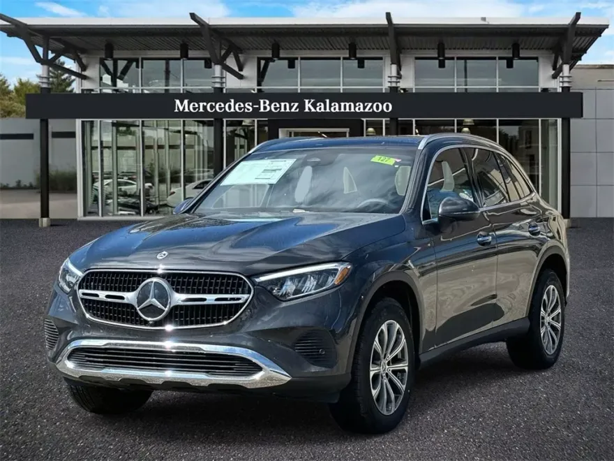2025 Mercedes Benz GLC 300 4MATIC photo 1