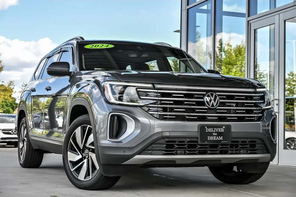 2024 Volkswagen Atlas SEL photo 1