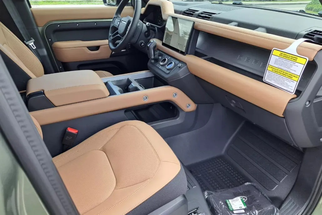 2025 Land Rover Defender X photo 1