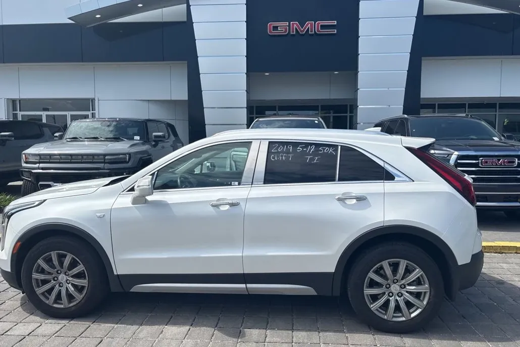 2019 Cadillac XT4 Premium Luxury photo 1