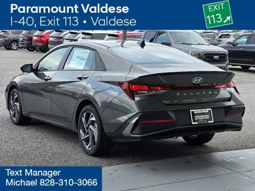 2025 Hyundai Elantra SEL Sport photo 1