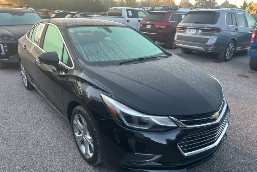 2017 Chevrolet Cruze Premier photo 1
