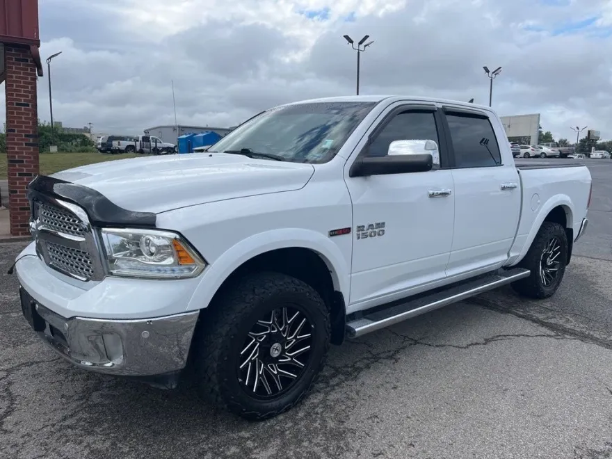 2017 Ram 1500 Laramie photo 1