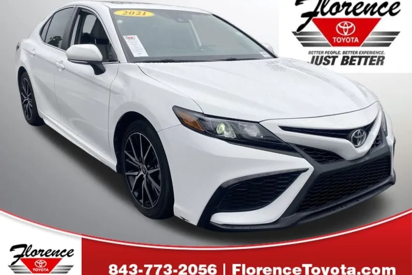 2021 Toyota Camry SE photo 1
