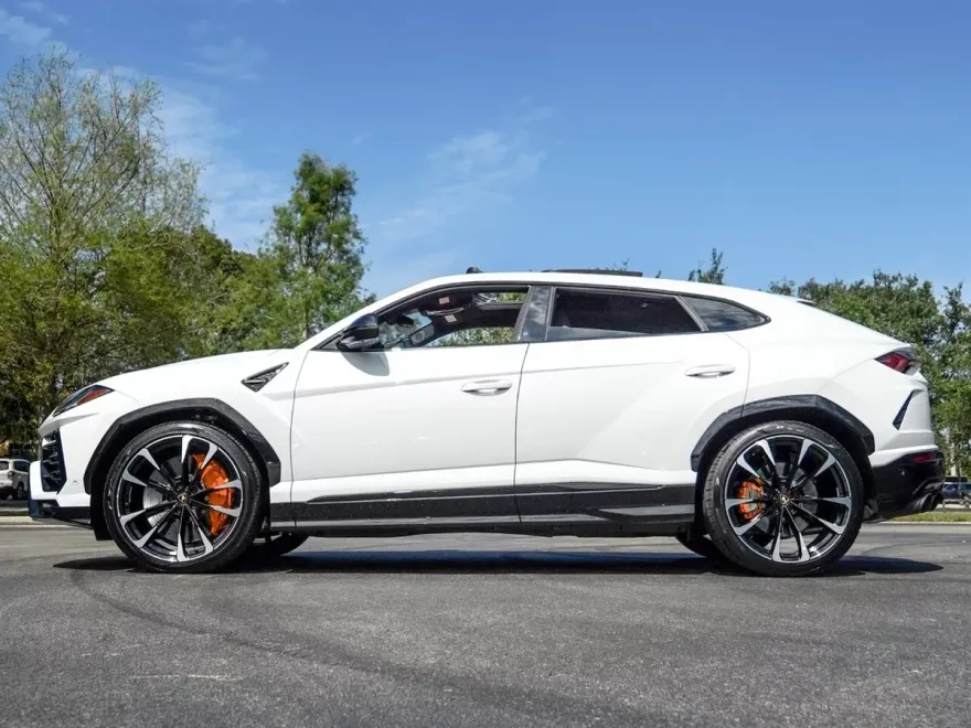 2022 Lamborghini Urus photo 38
