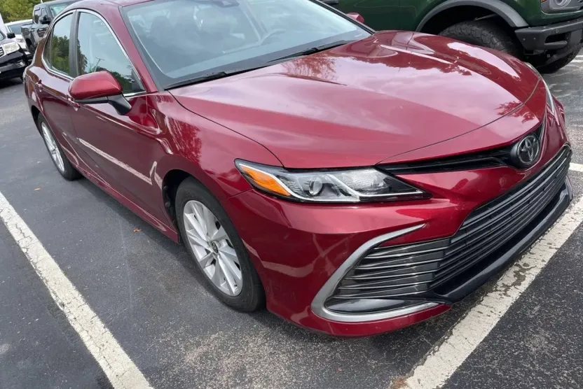 2021 Toyota Camry LE photo 1