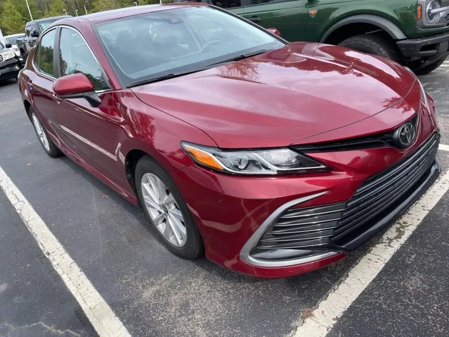2021 Toyota Camry LE photo 1