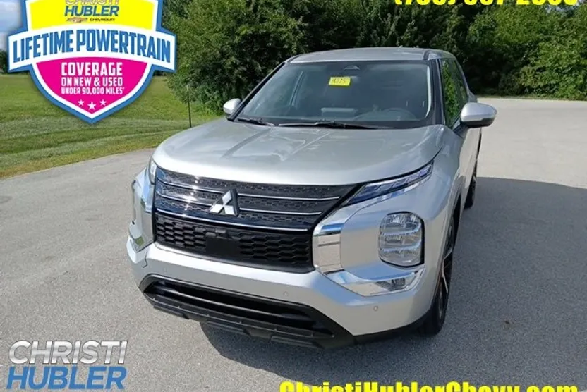 2024 Mitsubishi Outlander SE Black Edition photo 1
