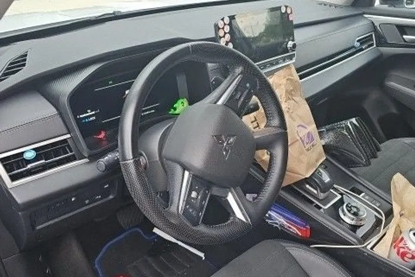 2024 Mitsubishi Outlander PHEV SE photo 1