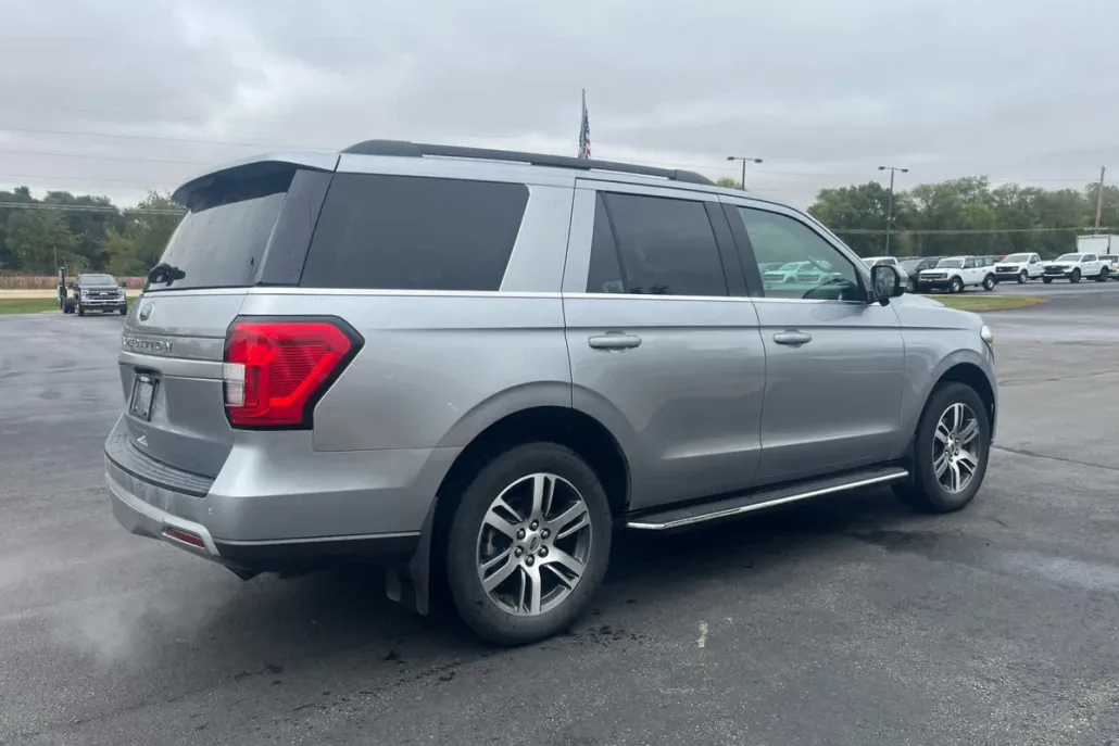 2023 Ford Expedition XLT photo 1