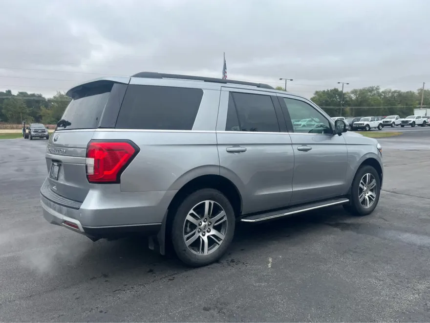 2023 Ford Expedition XLT photo 1