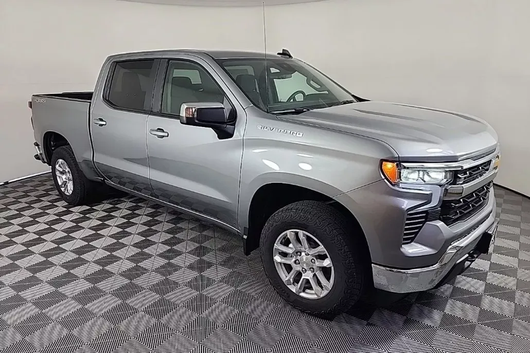 2025 Chevrolet Silverado 1500 LT photo 1