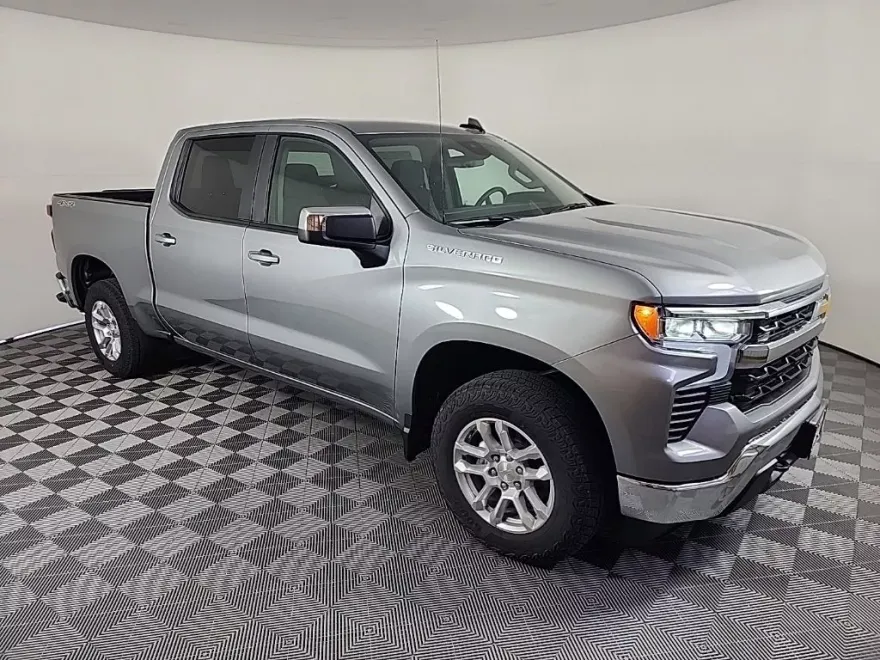2025 Chevrolet Silverado 1500 LT photo 1