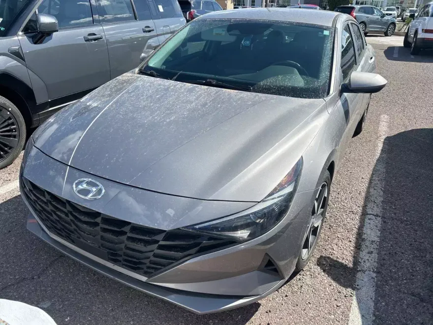 2023 Hyundai Elantra SEL photo 1