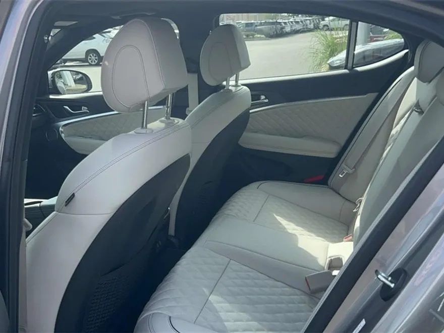 2025 Genesis G70 3.3T Sport Advanced photo 9