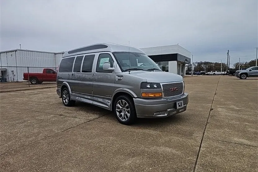 2024 Gmc Savana Cargo 2500 photo 1