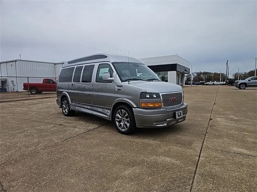 2024 Gmc Savana Cargo 2500 photo 1