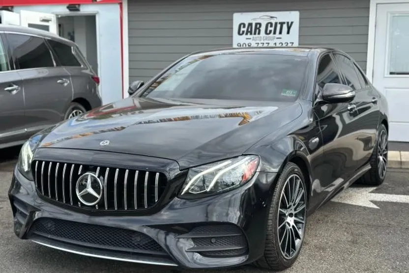 2018 Mercedes Benz E 300 4MATIC Sedan photo 1