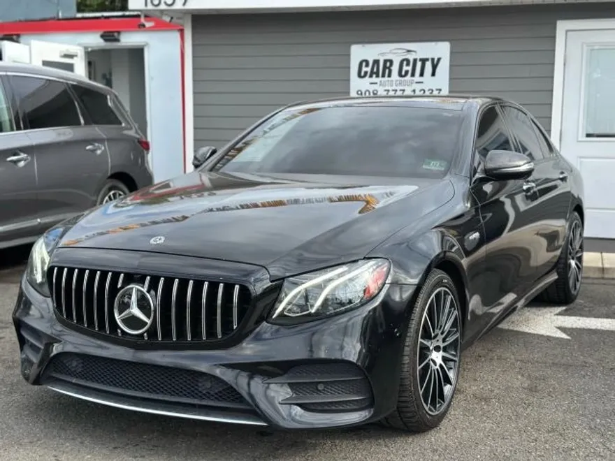 2018 Mercedes Benz E 300 4MATIC Sedan photo 1