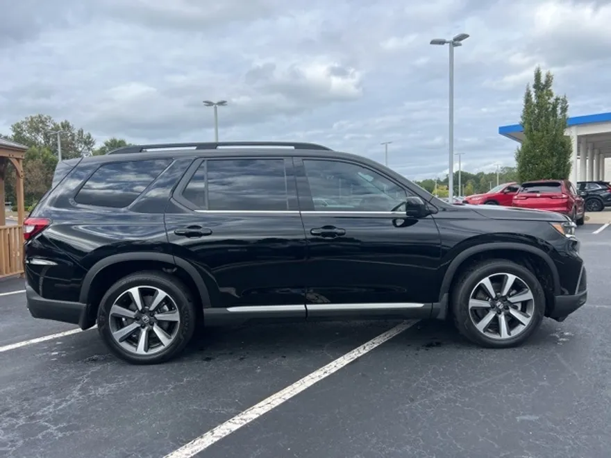 2023 Honda Pilot Elite photo 1