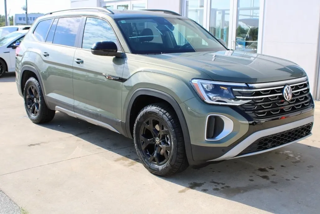 2025 Volkswagen Atlas Peak Edition SE photo 1