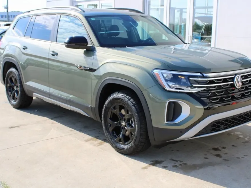 2025 Volkswagen Atlas Peak Edition SE photo 1