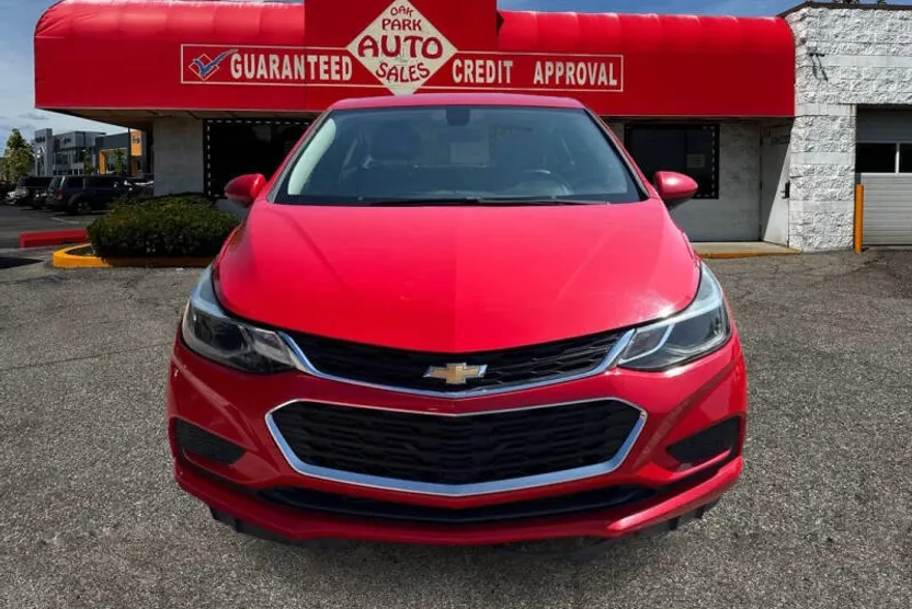 2017 Chevrolet Cruze LT photo 1