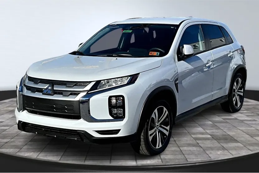 2025 Mitsubishi Outlander Sport ES photo 1