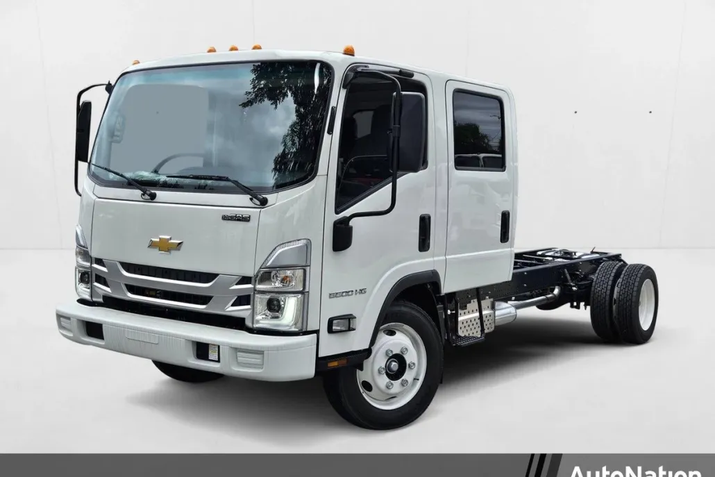2025 Chevrolet Silverado photo 1