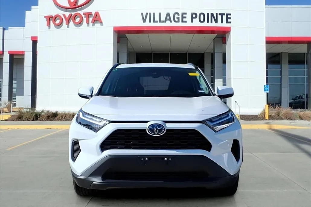 2024 Toyota RAV4 Hybrid LE photo 1