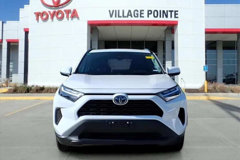 2024 Toyota RAV4 Hybrid LE photo 1