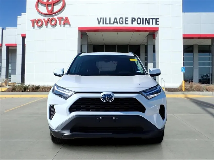 2024 Toyota RAV4 Hybrid LE photo 1