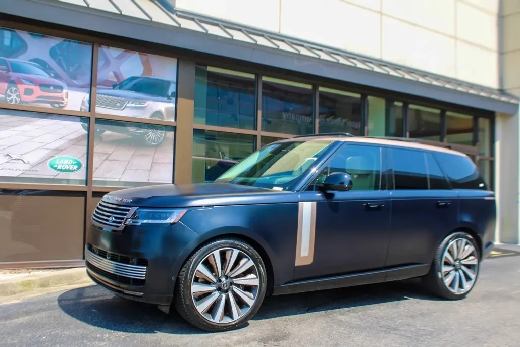 2024 Land Rover Range Rover SV photo 1