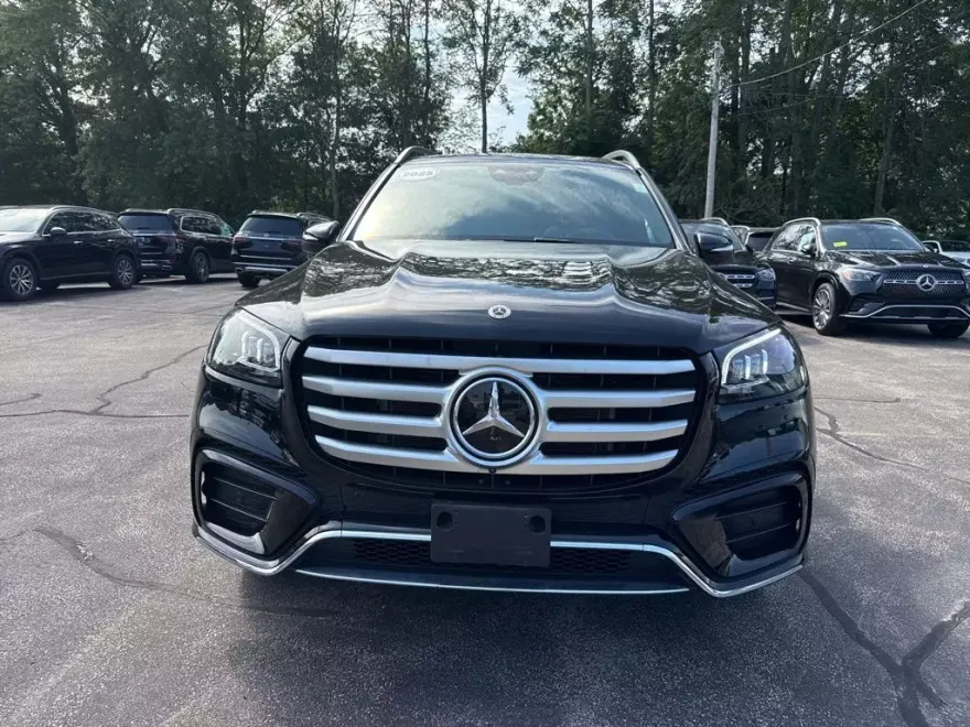 2025 Mercedes Benz GLS 450 4MATIC photo 1